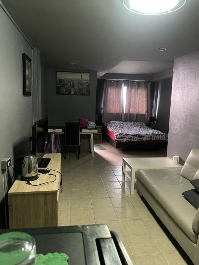 Happy Apple Guesthouse Pattaya Exterior photo
