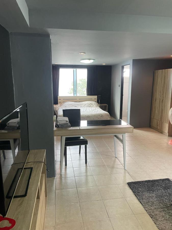 Happy Apple Guesthouse Pattaya Exterior photo