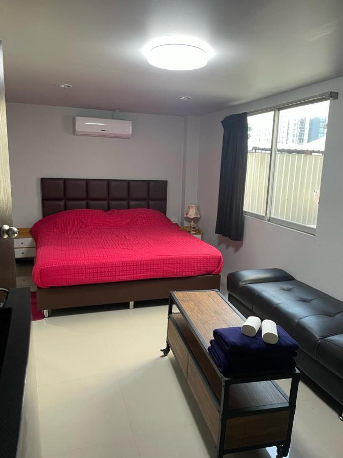 Happy Apple Guesthouse Pattaya Exterior photo